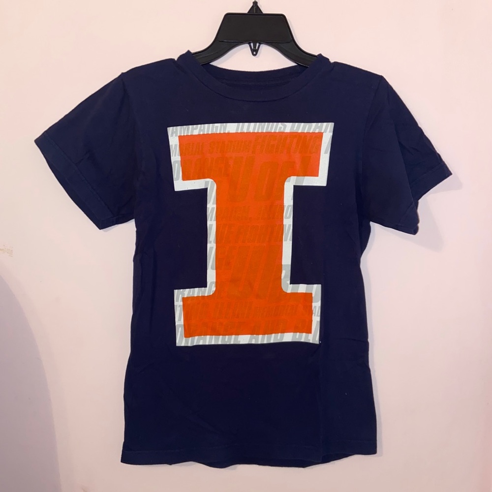 SOLD🌟 U of I short sleeve top
